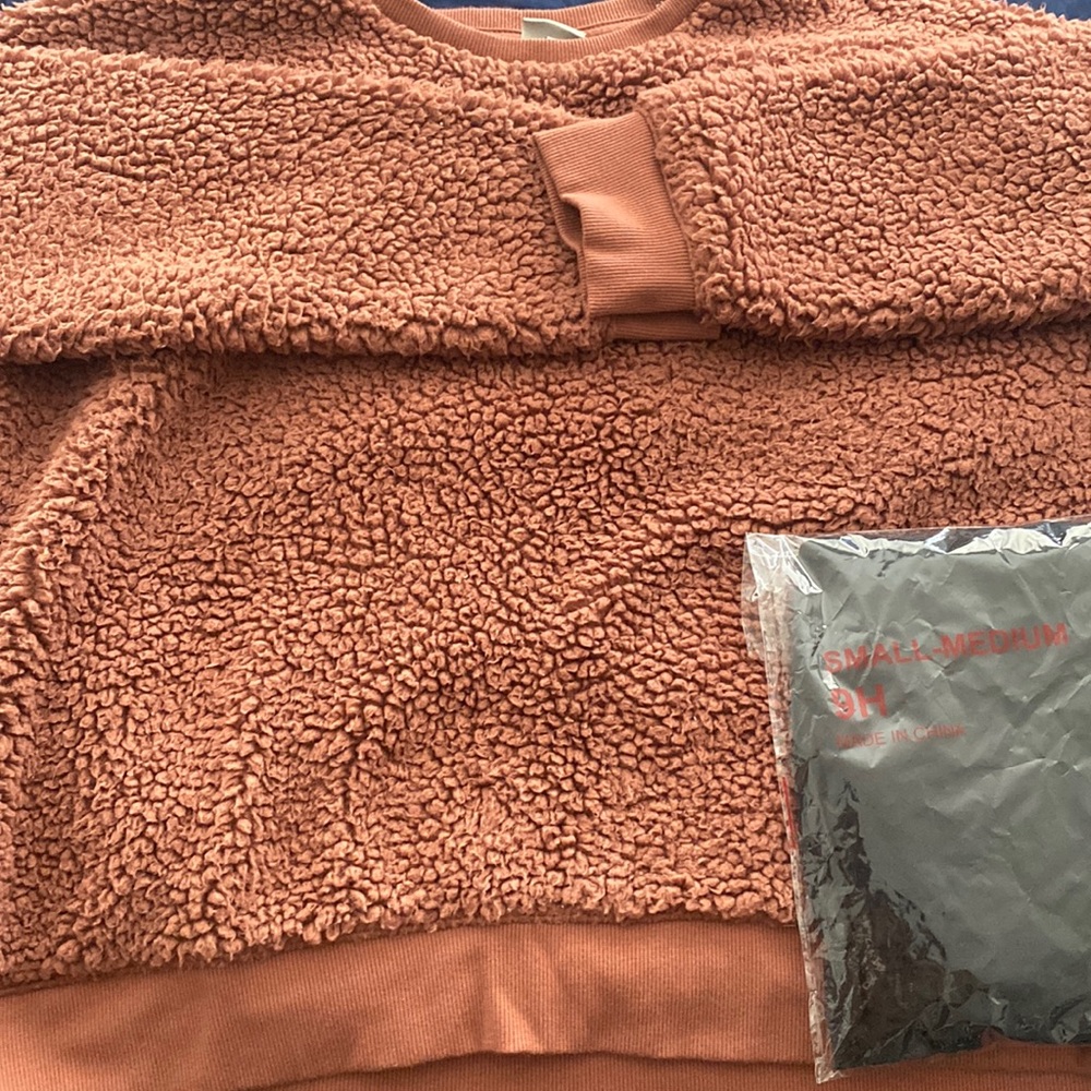 Xl warm Fleece sweater with a pair of black tights s/m